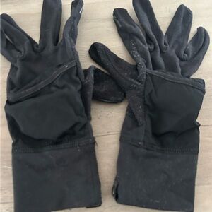 Lululemon used running gloves